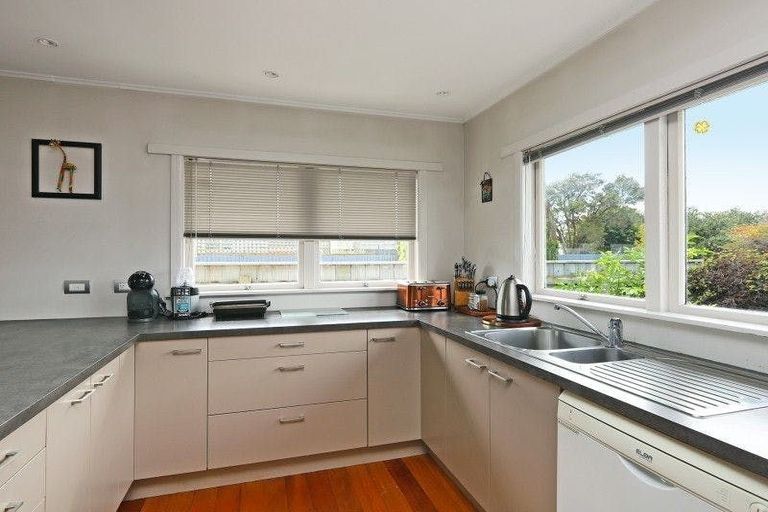 Photo of property in 5 Pembroke Street, Taradale, Napier, 4112