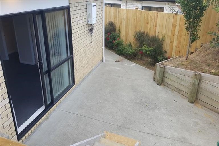 Photo of property in 25 Gordon Stanley Drive, Massey, Auckland, 0614