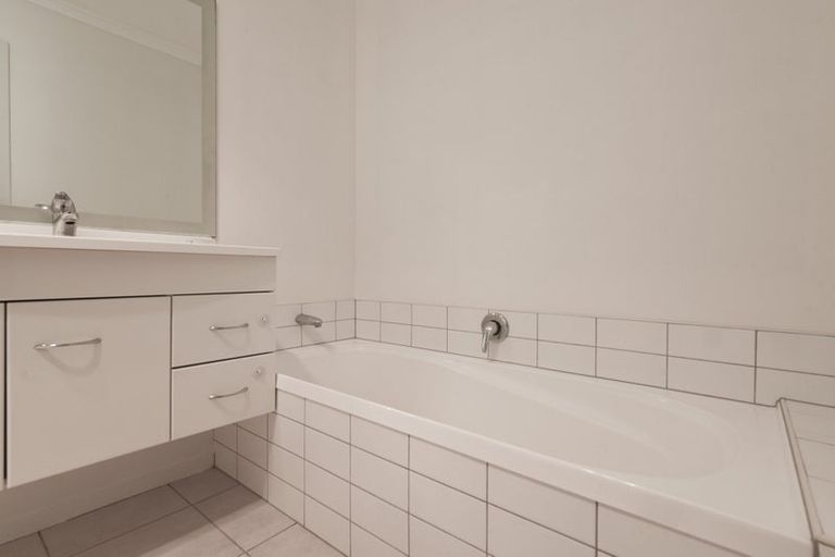 Photo of property in 14/64 Kawaha Point Road, Kawaha Point, Rotorua, 3010