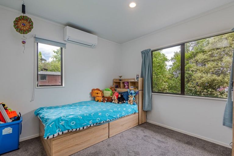 Photo of property in 1 Springdale Grove, Fitzherbert, Palmerston North, 4410
