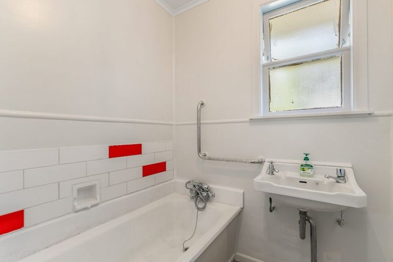Photo of property in 50 Paewai Road, Glen Eden, Auckland, 0602