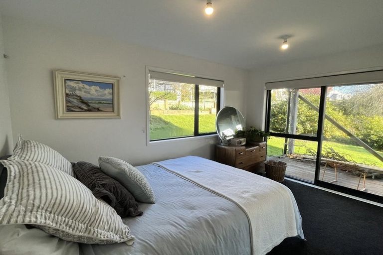 Photo of property in 2 Pohutukawa Avenue, Red Beach, 0932