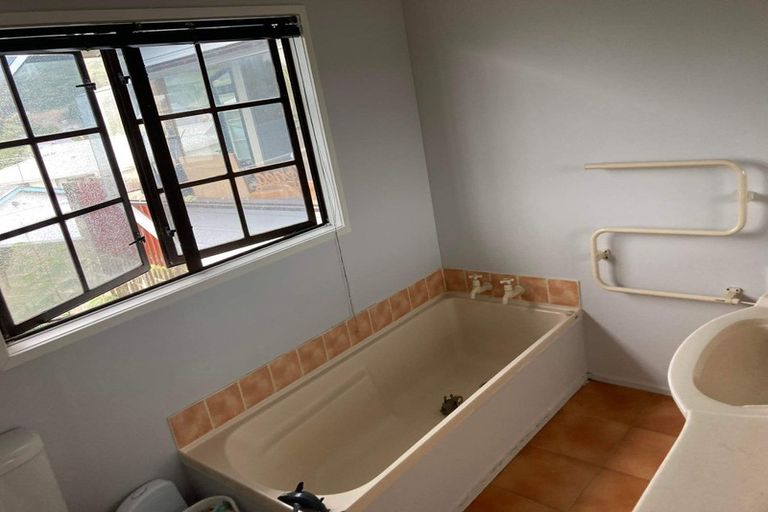 Photo of property in 15 Larchmont Grove, Totara Park, Upper Hutt, 5018