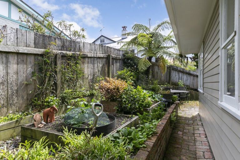 Photo of property in 12 Clutha Avenue, Khandallah, Wellington, 6035