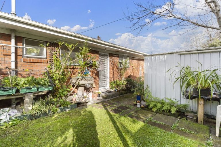 Photo of property in 2/729 Te Atatu Road, Te Atatu Peninsula, Auckland, 0610