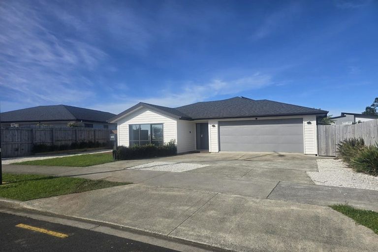 Photo of property in 12 Opouatu Avenue, Glenbrook, Waiuku, 2681