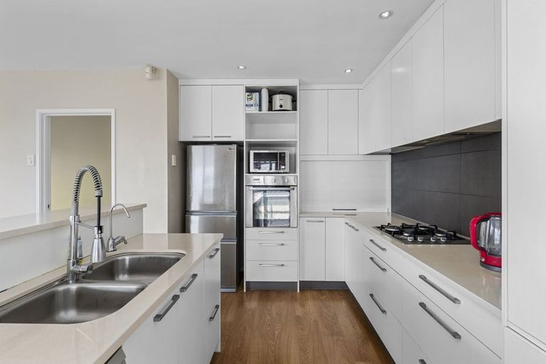 Photo of property in 4 Geoffrey Road, Torbay, Auckland, 0630