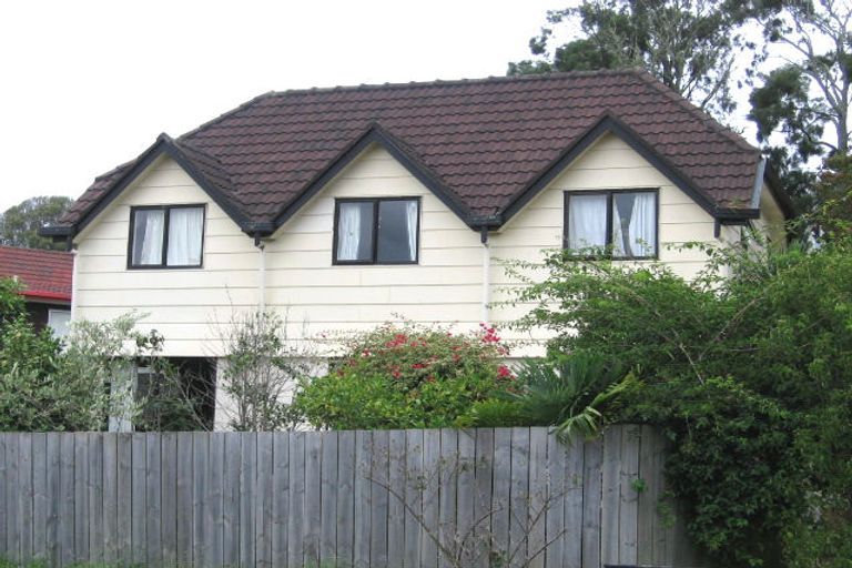 Photo of property in 1/4 Telstar Place, Beach Haven, Auckland, 0626