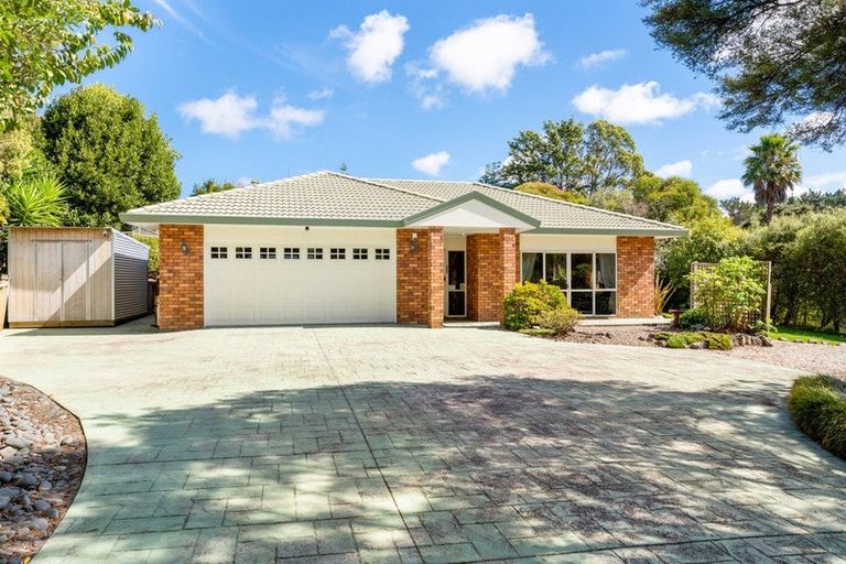 Photo of property in 4 Cloverfields Drive, Waimauku, 0812