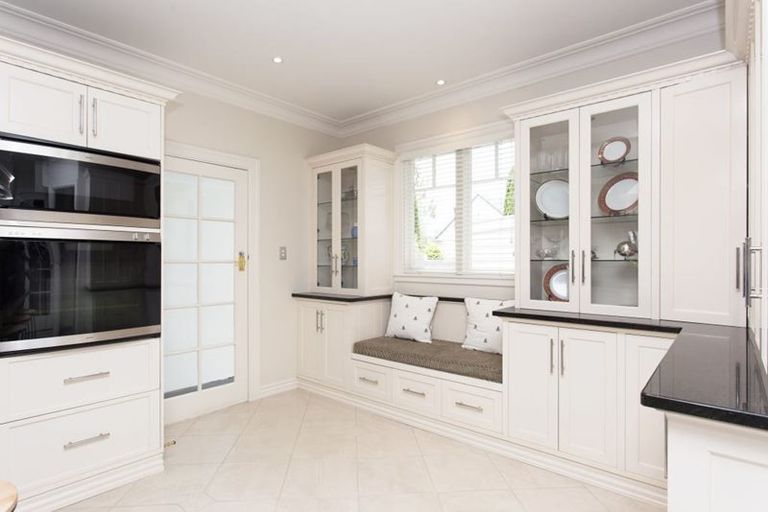 Photo of property in 122 Straven Road, Fendalton, Christchurch, 8014