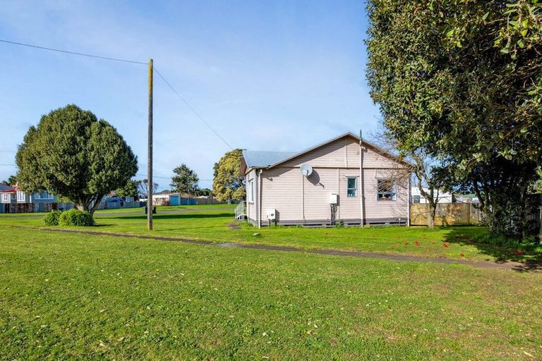 Photo of property in 20 Riemenschneider Street, Manaia, 4612