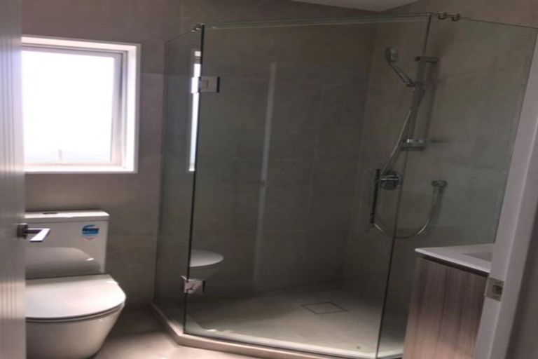 Photo of property in 2 Meritage Lane, Te Atatu South, Auckland, 0610