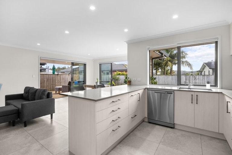 Photo of property in 13 Leebank Crescent, Riverhead, 0820