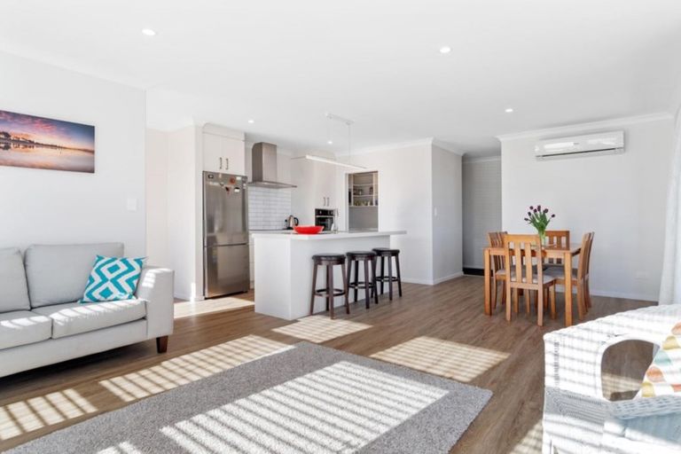 Photo of property in 77 Bert Wall Drive, Omokoroa, 3114