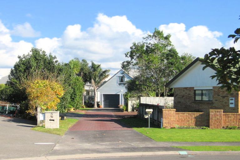 Photo of property in 5 Barton Place, Orewa, 0931