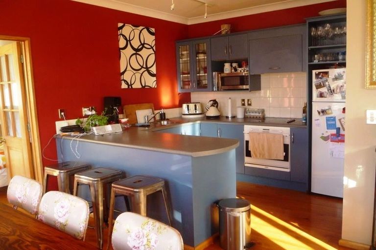 Photo of property in Chatsworth Flats, 7/23 Pirie Street, Mount Victoria, Wellington, 6011