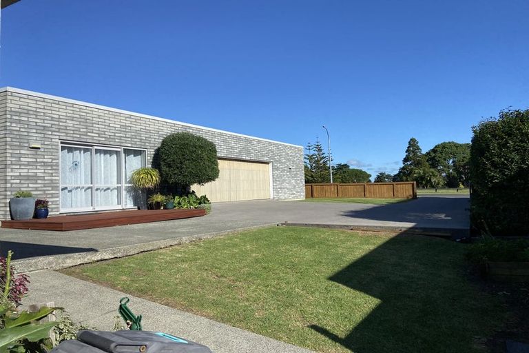Photo of property in 121 Torkar Road, Clarks Beach, 2122