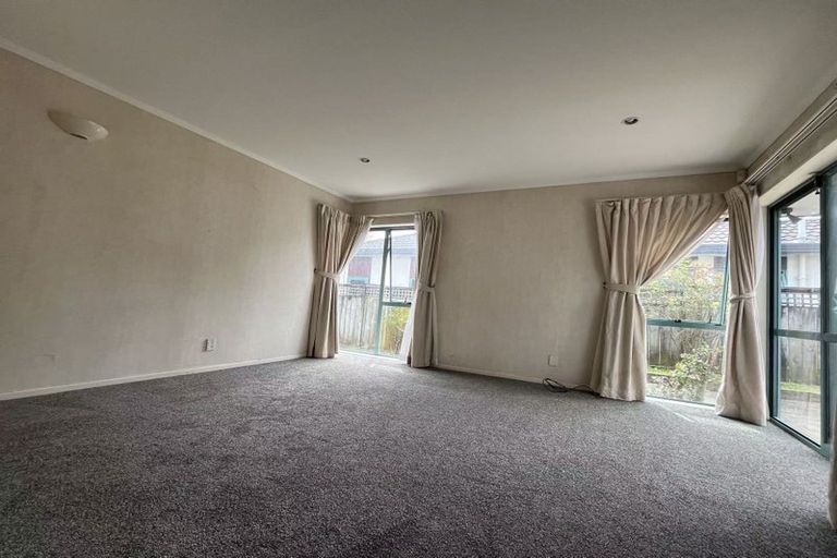 Photo of property in 2/15 Dunn Place, Farm Cove, Auckland, 2010