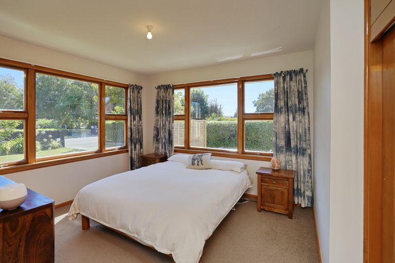 Photo of property in 80 Avonhead Road, Avonhead, Christchurch, 8042