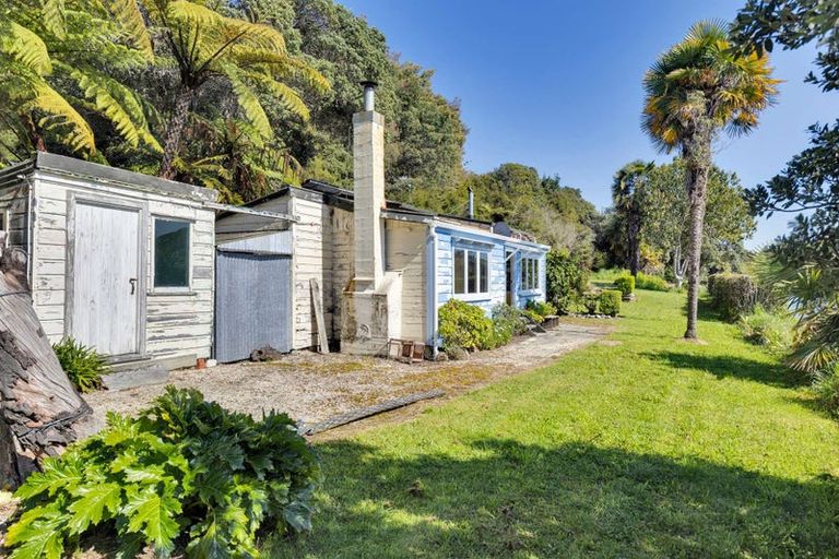 Photo of property in 172 Rangihaeata Road, Rangihaeata, Takaka, 7182