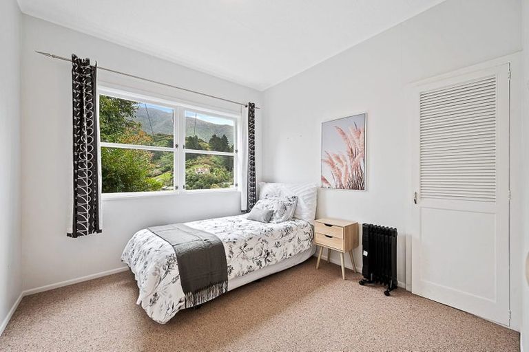 Photo of property in 58 Durham Street, Picton, 7220