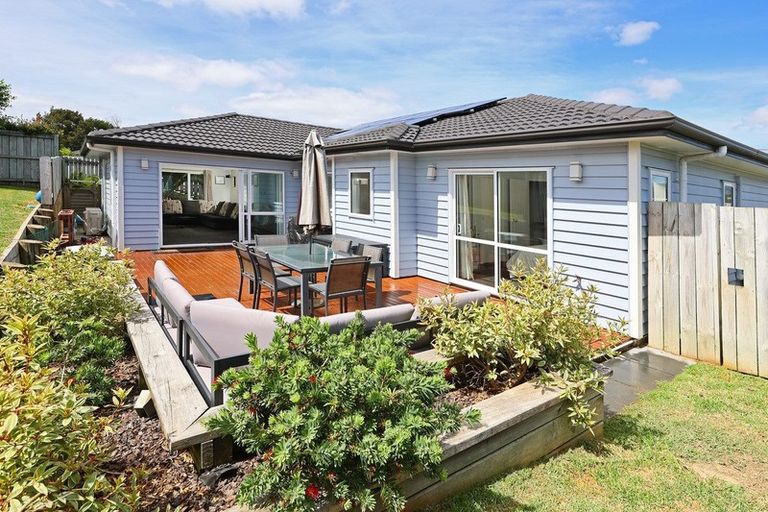 Photo of property in 7 Nirmal Place, Sunnyvale, Auckland, 0612