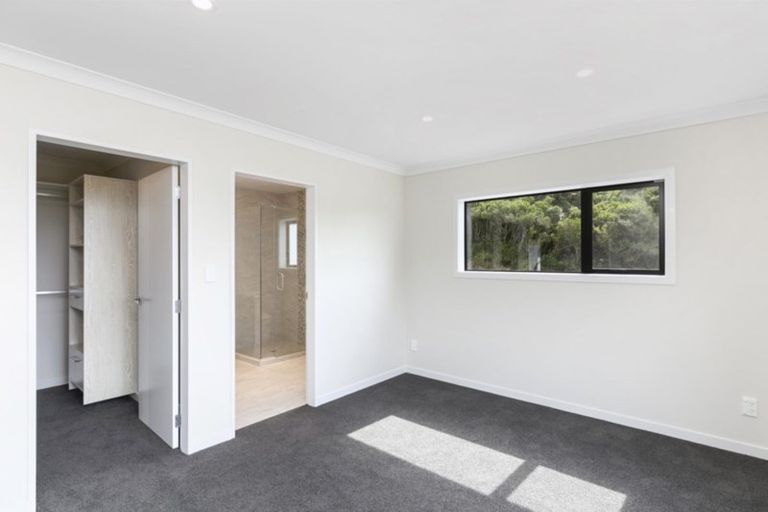 Photo of property in 6 Pihipihi Way, Crofton Downs, Wellington, 6035
