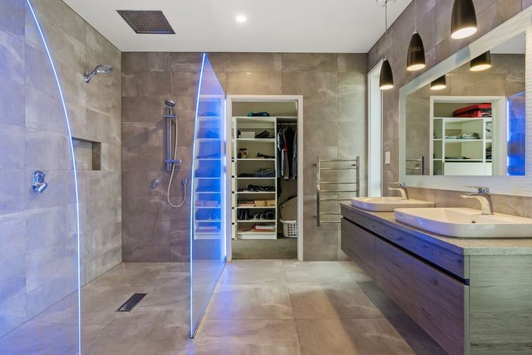 Photo of property in 2d Country Club Lane, Waiuku, 2123