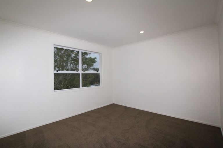 Photo of property in 306 Sunset Road, Windsor Park, Auckland, 0632