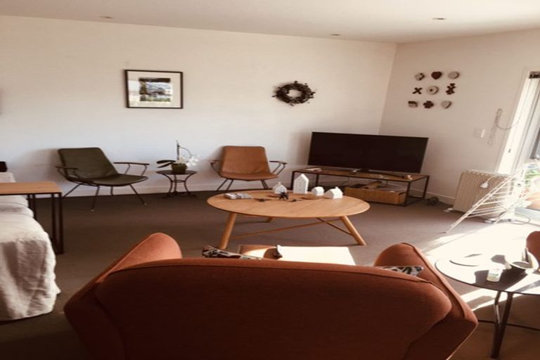 Photo of property in 1/2 Grafton Road, Roseneath, Wellington, 6011