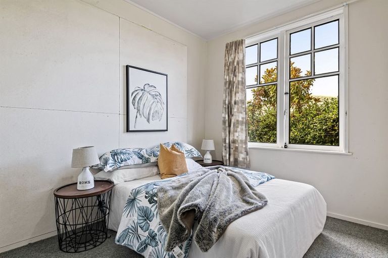 Photo of property in 13 Islington Avenue, New Lynn, Auckland, 0600