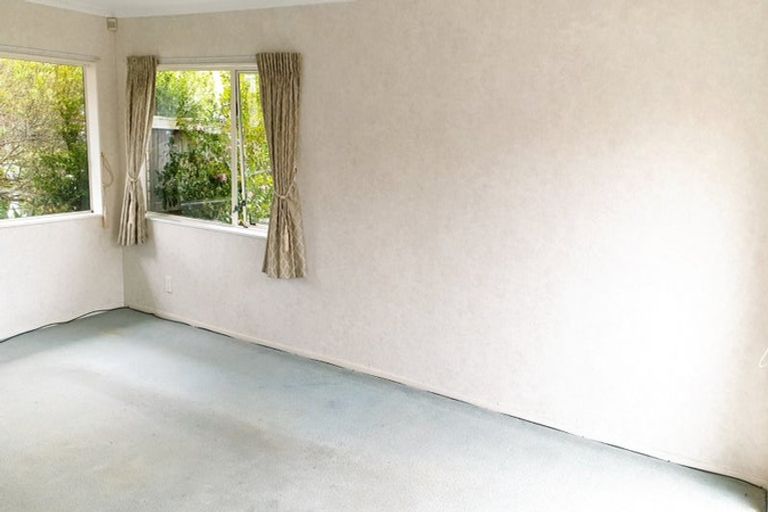 Photo of property in 104 Bob Charles Drive, Golflands, Auckland, 2013