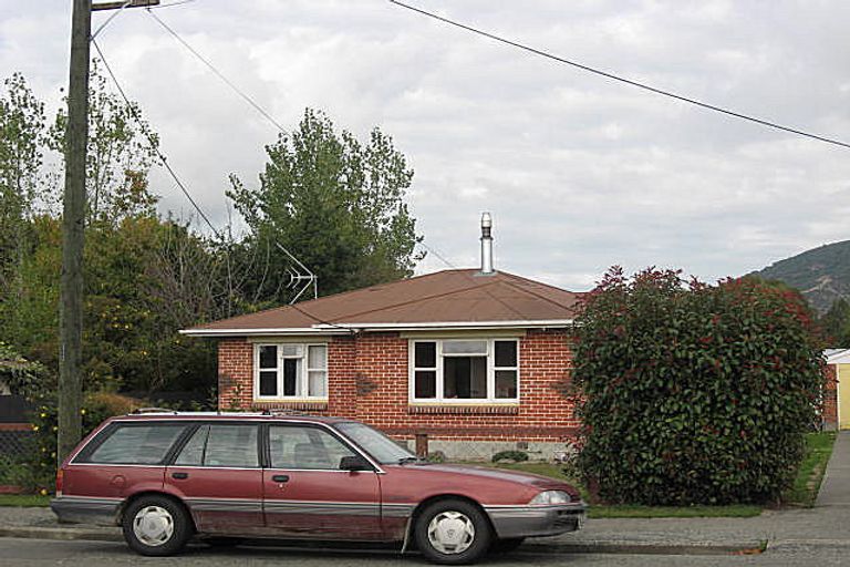 Photo of property in 1 Betten Street, Waimate, 7924