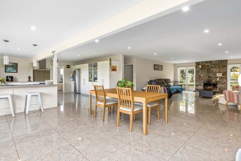 Photo of property in 49 Tawa Road, Kumeu, 0891
