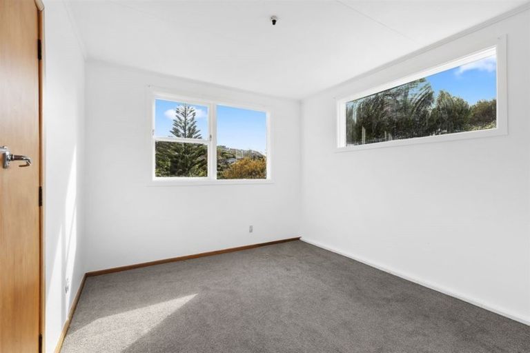 Photo of property in 70 Mana View Road, Paremata, Porirua, 5026