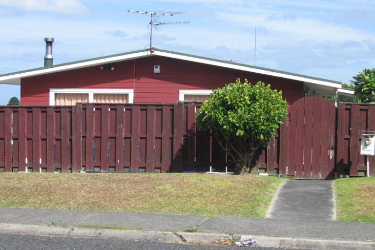 Photo of property in 37 Girrahween Drive, Totara Vale, Auckland, 0629