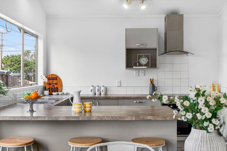 Photo of property in 86 Stanmore Bay Road, Stanmore Bay, Whangaparaoa, 0932