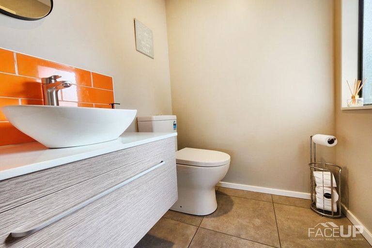 Photo of property in 57 Wiseley Road, West Harbour, Auckland, 0618