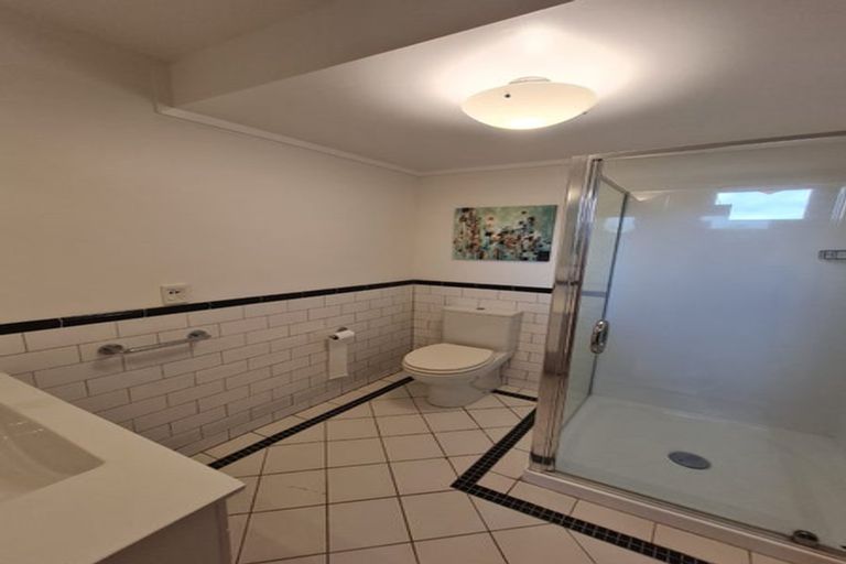 Photo of property in 17 Saint Michaels Crescent, Kelburn, Wellington, 6012