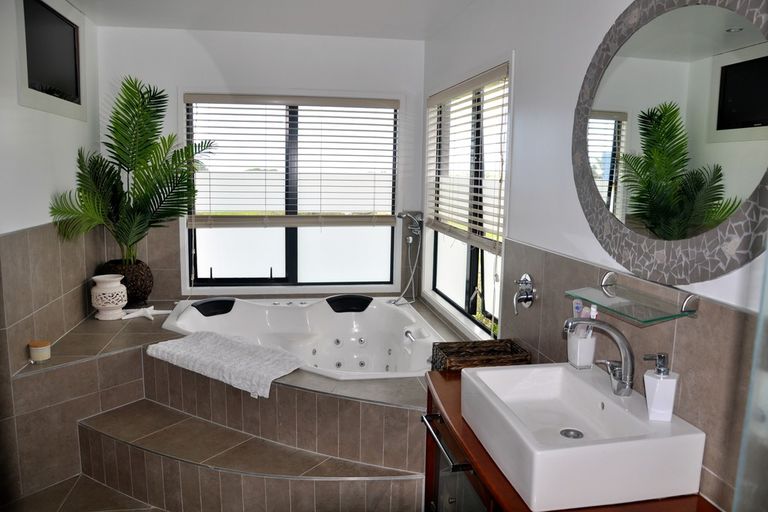 Photo of property in 35 Mayor View Terrace, Waihi Beach, 3611