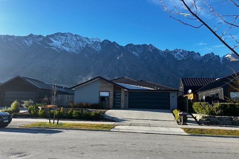 Photo of property in 10 Wheat Street, Jacks Point, Queenstown, 9371