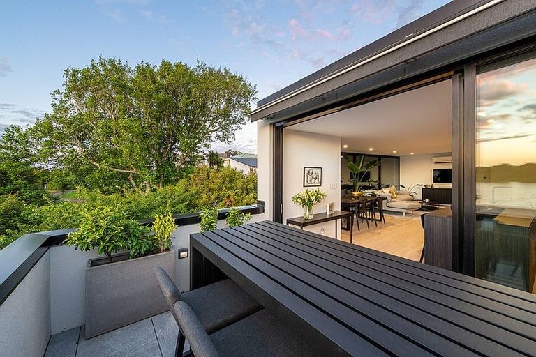 Photo of property in 314c Hurstmere Road, Takapuna, Auckland, 0622