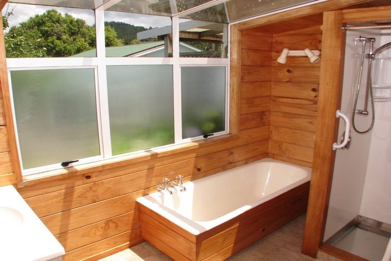 Photo of property in 21 Bluff Road, Kuaotunu West, Whitianga, 3592