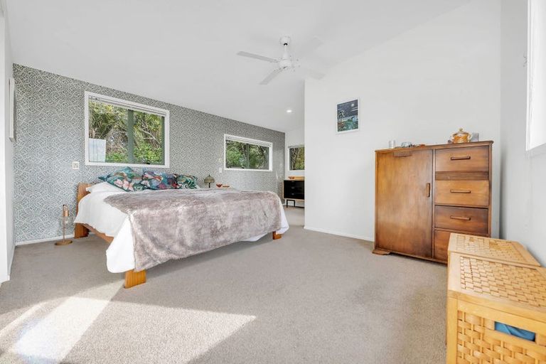 Photo of property in 11 Opou Road, Titirangi, Auckland, 0604