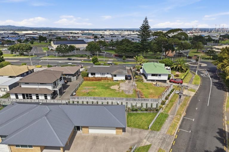 Photo of property in 2 Clyde Street, Mount Maunganui, 3116