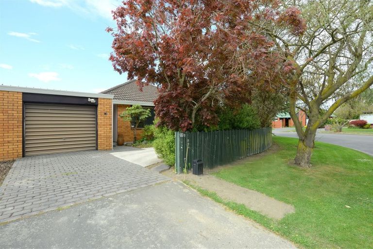 Photo of property in 2/11 Rubens Place, Burnside, Christchurch, 8053