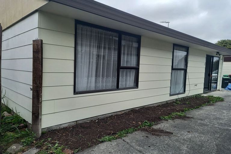 Photo of property in 2/9 Defoe Place, Waltham, Christchurch, 8023