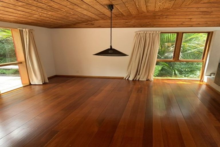 Photo of property in 44 Island Bay Road, Beach Haven, Auckland, 0626