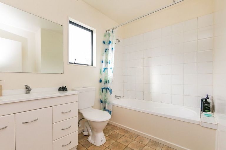 Photo of property in 157b Newlands Road, Newlands, Wellington, 6037