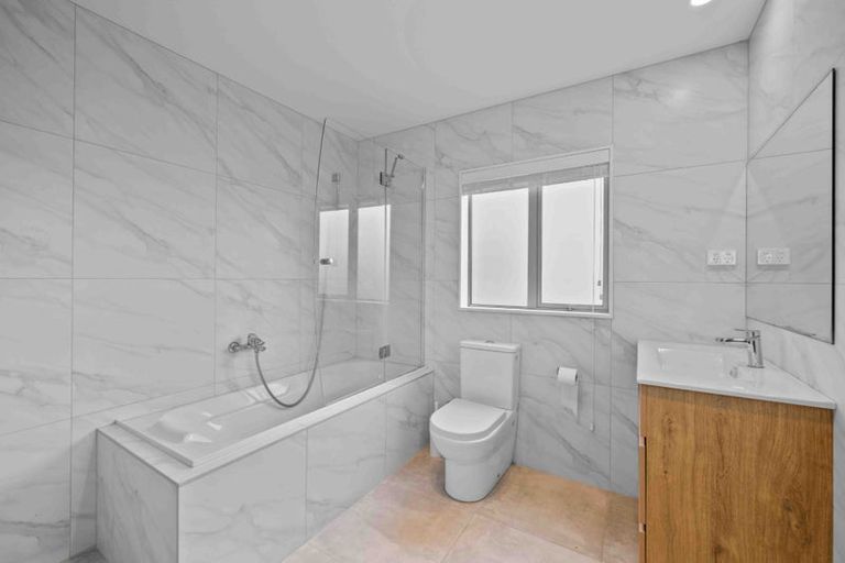 Photo of property in 102 Bellbird Street, Papakura, 2110